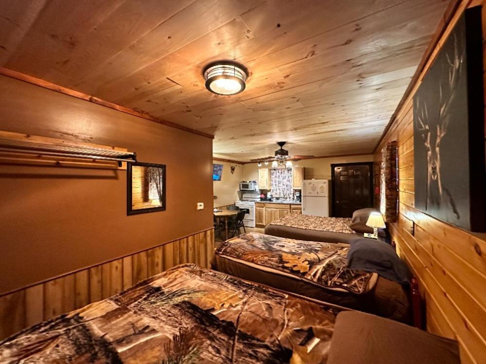 Best Bear Lodge & Campground Irons Exteriör bild