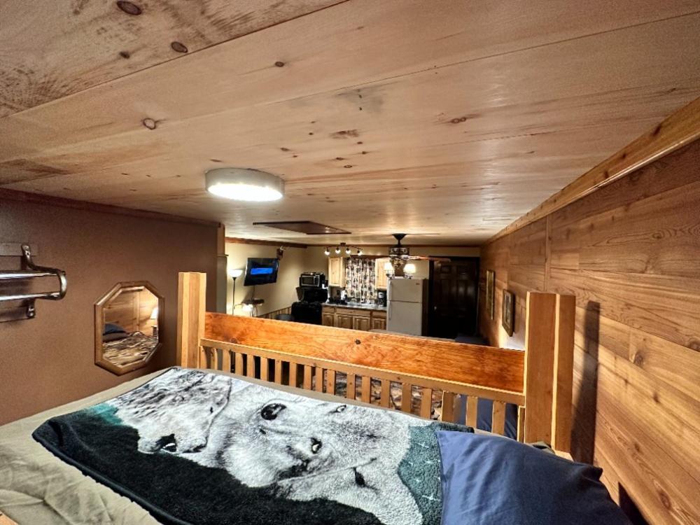 Best Bear Lodge & Campground Irons Exteriör bild