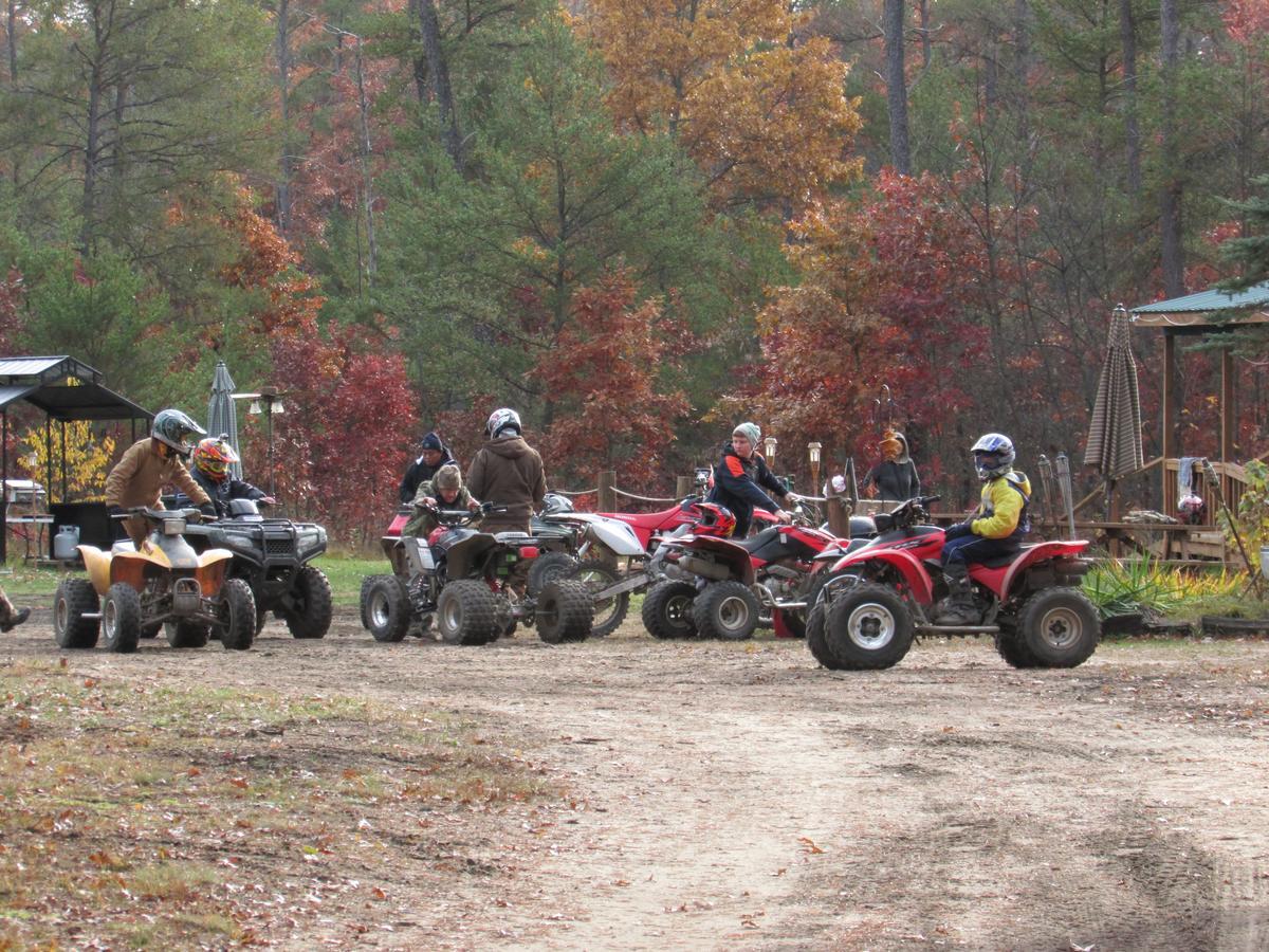 Best Bear Lodge & Campground Irons Exteriör bild