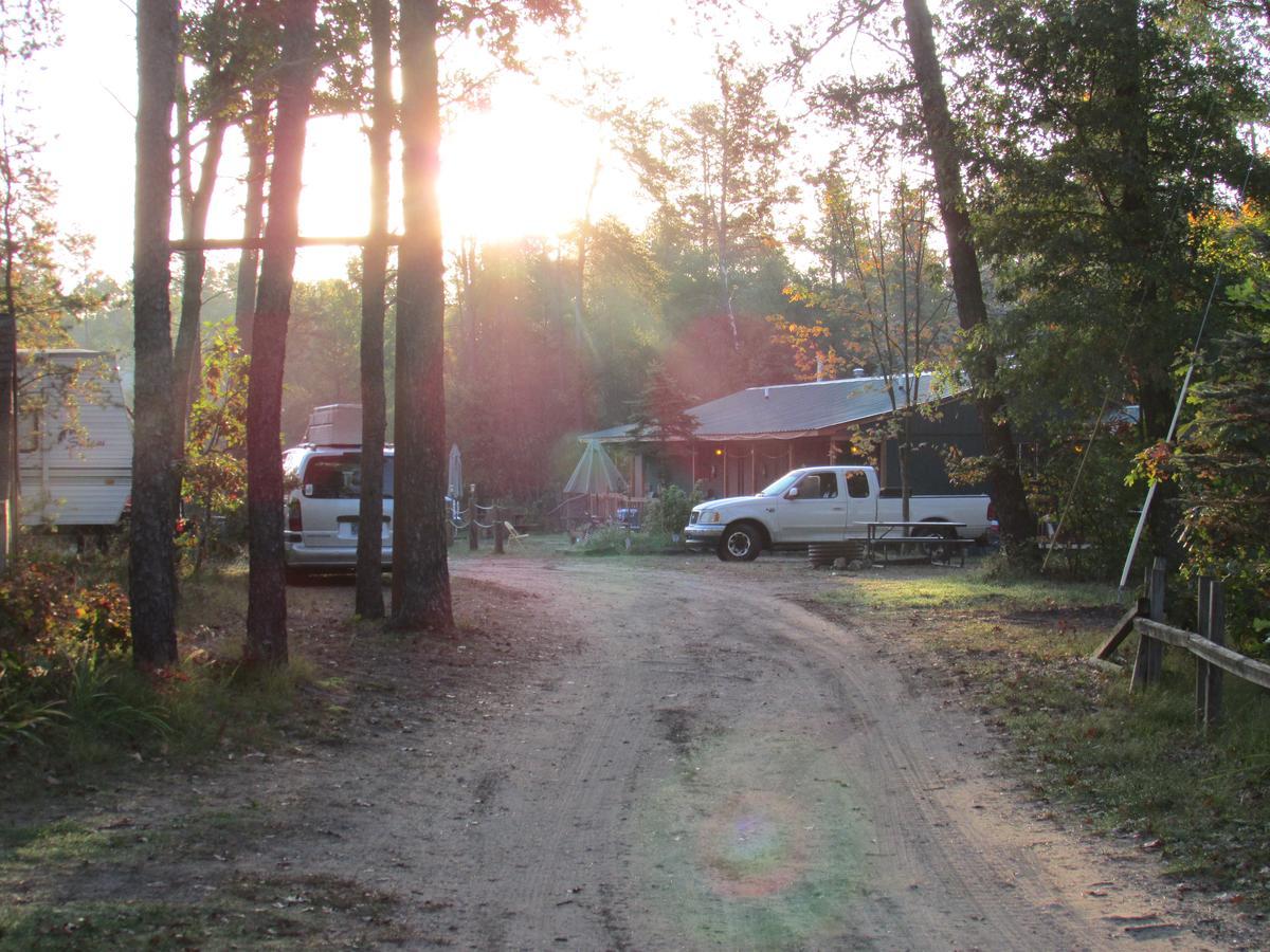 Best Bear Lodge & Campground Irons Exteriör bild
