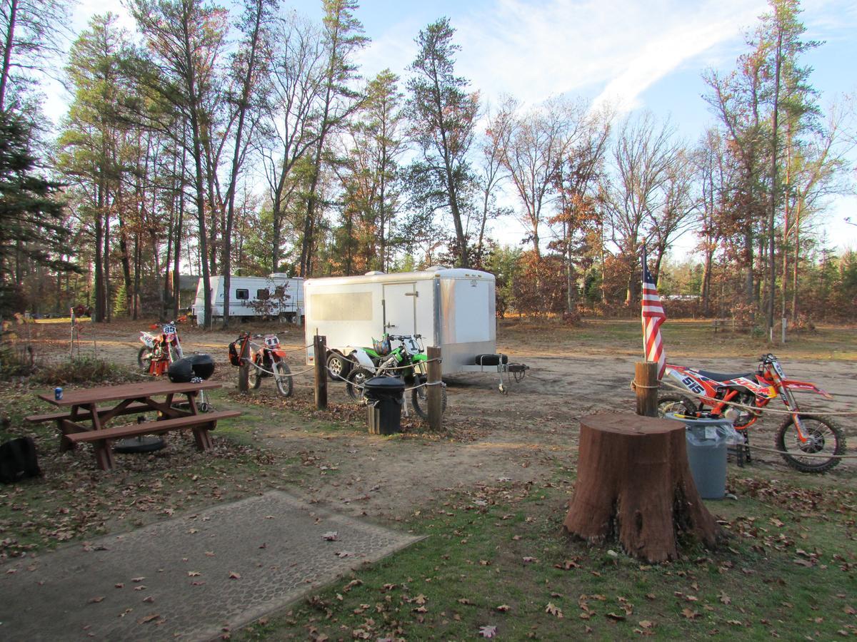 Best Bear Lodge & Campground Irons Exteriör bild