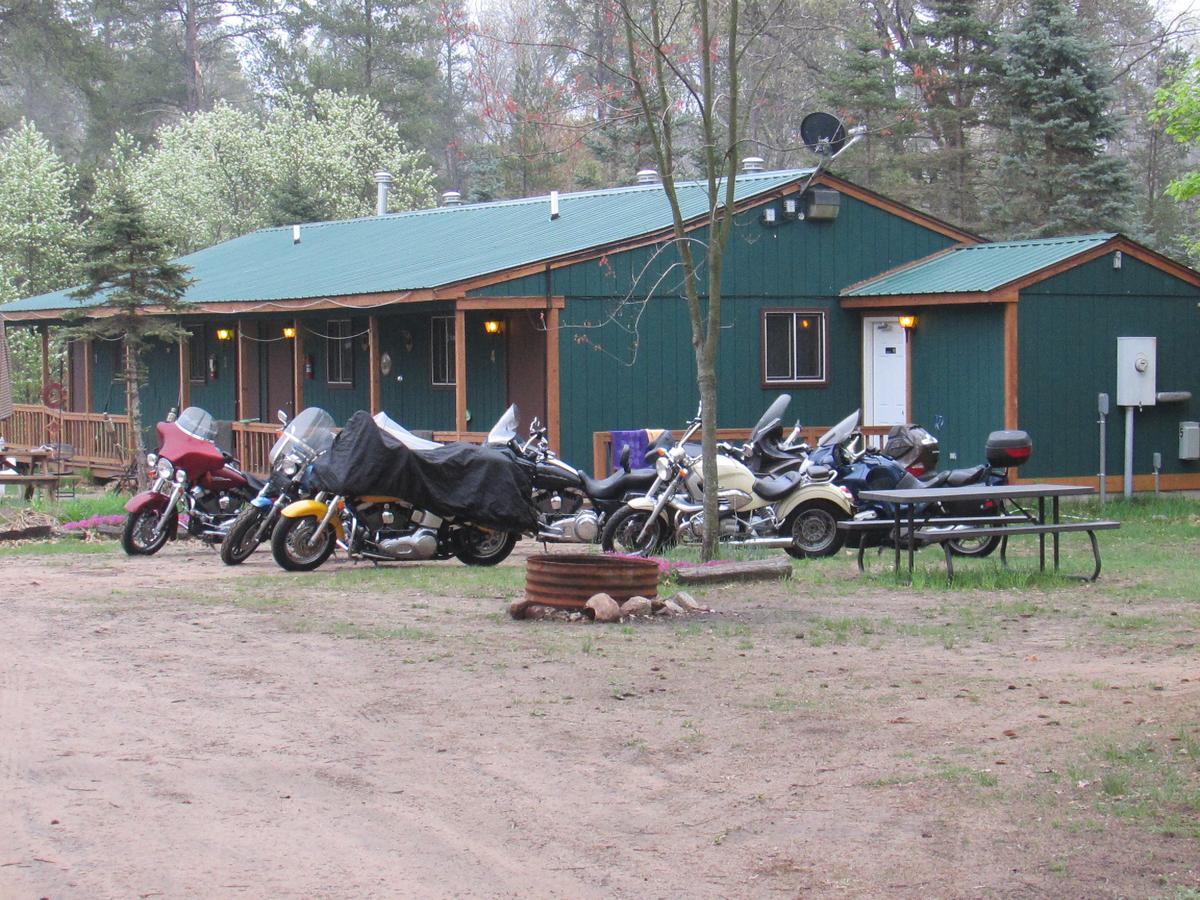 Best Bear Lodge & Campground Irons Exteriör bild