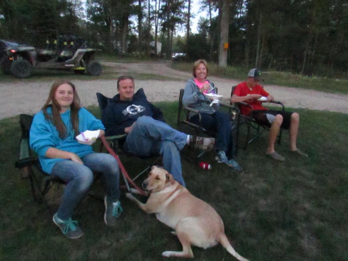 Best Bear Lodge & Campground Irons Exteriör bild